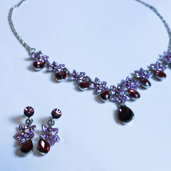 PURPLEs MAUVEs Statement Necklace & 2 Pairs of Earring Glass Worn Once - Picture 5 of 6